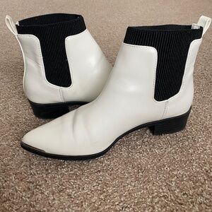 ❤️‍🔥🎸STYLISH ROCKER GIRLIES💋❤️‍🔥 White Ankle Boots w/ Pointed Toe